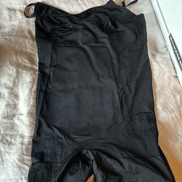 Spanx 2x on core body slimy bodysuit with shorts like new - Picture 2 of 4